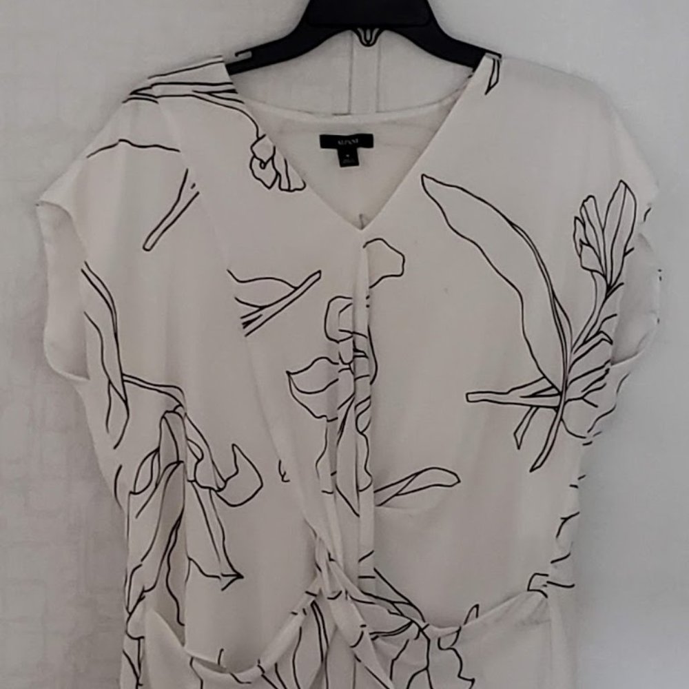 Black and White Blouse In excellent condition